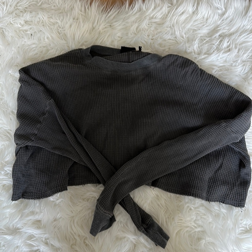 urban outfitter - medium long sleeve